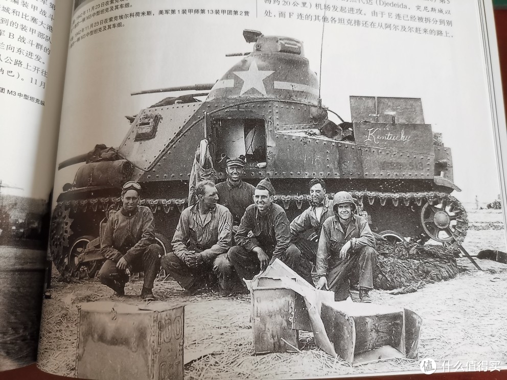美军第1装甲师第13装甲团第2营F连的M3李中型坦克，1942年11月23日，突尼斯索克埃尔荷米斯。也是本台模型的历史原型图片，我实在找不到电子版，请大家见谅。