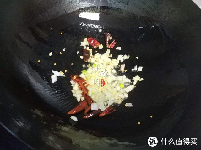 大厨透漏：芹菜炒肉丝如何做到肉丝滑嫩，芹菜爽脆，诀窍在这里！