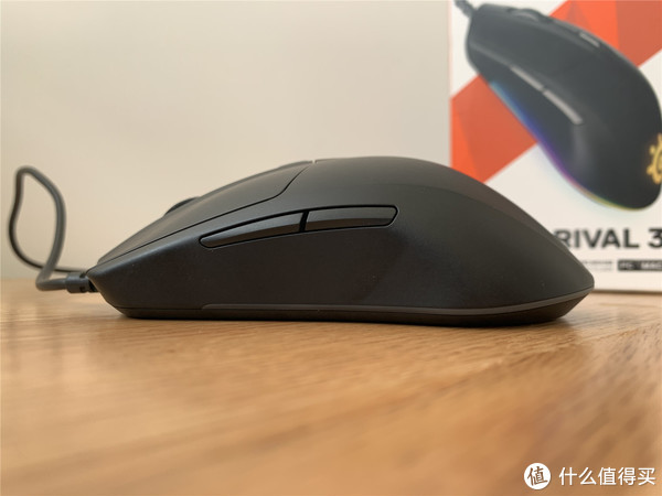 赛睿Rival 3游戏鼠标左侧侧裙展示