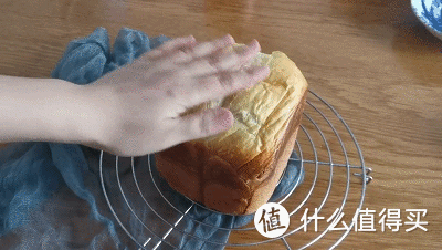 让面包机不再闲置！详解面包机揉面+烘烤，轻松做出超香浓柔软的北海道吐司