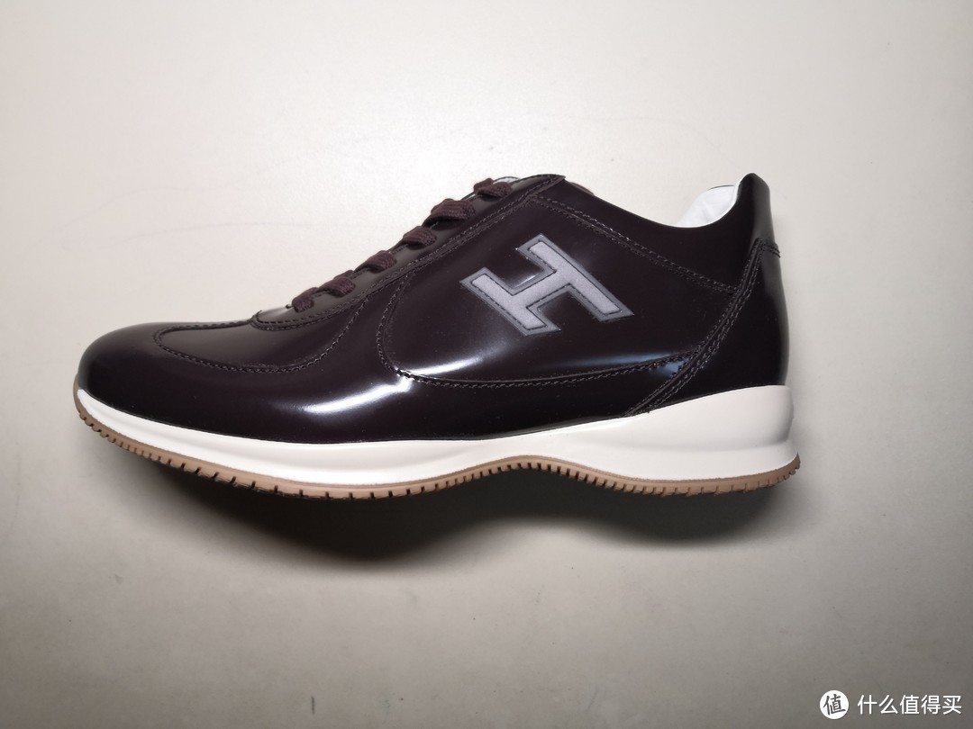 h标志的品牌鞋子图片