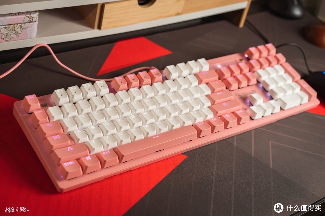 电竞少女的新装备——血手幽灵B770键盘樱粉色开箱