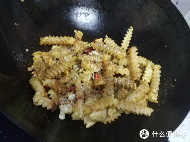 比炸薯条更好吃的狼牙土豆条的做法，简单易学，味道超赞！