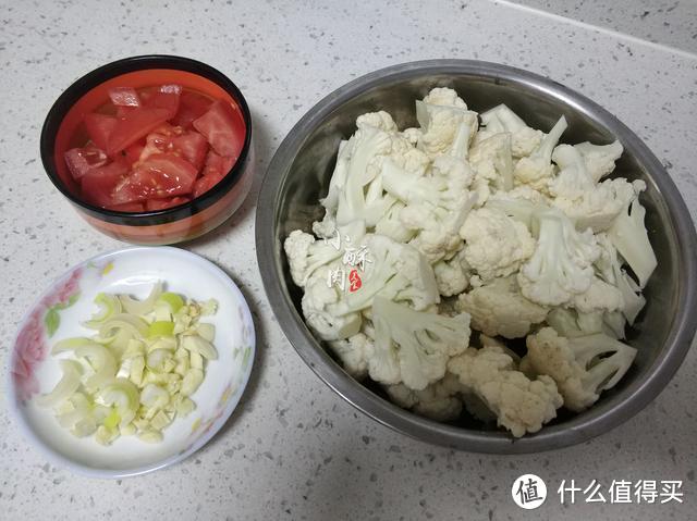西红柿炒菜花的做法，酸酸甜甜特下饭，而且做法超简单