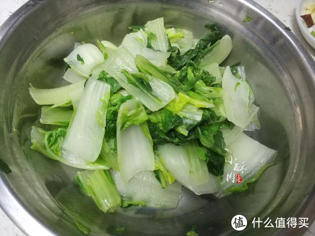 炒小白菜时，不要直接下锅炒，多加这一步，保证小白菜脆嫩不出水