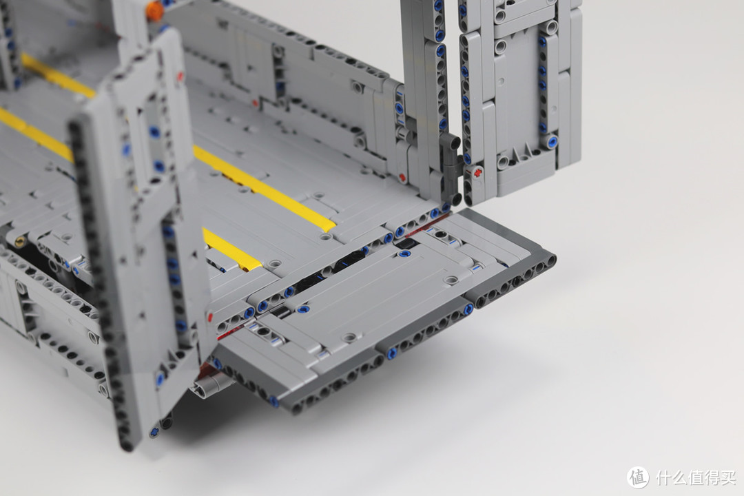 4166片零件+8电机的超大型国产科技积木-宇星模王13139荒卡评测