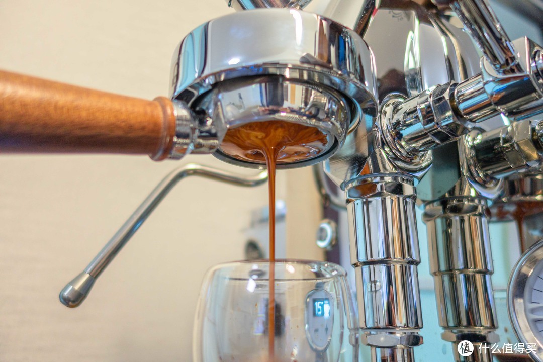 双锅炉、旋转泵、变压…优雅复古与蒸汽朋克的结合：Lelit Bianca半自动咖啡机
