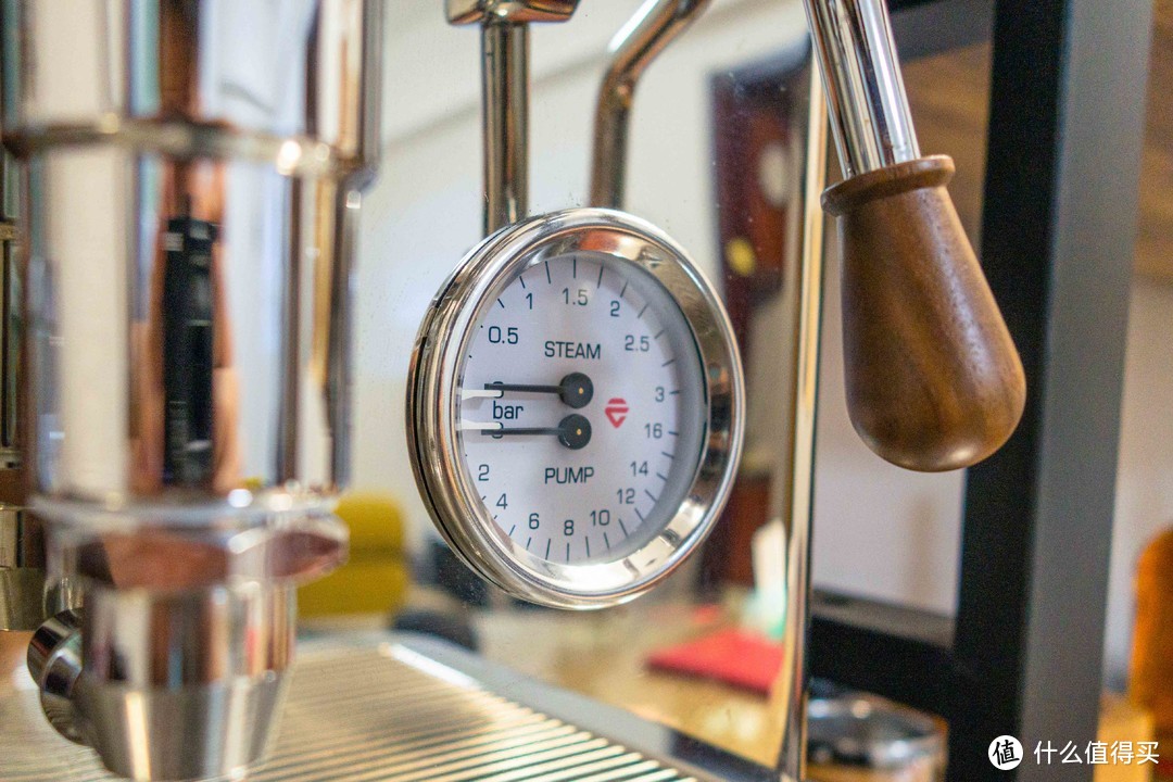 双锅炉、旋转泵、变压…优雅复古与蒸汽朋克的结合：Lelit Bianca半自动咖啡机