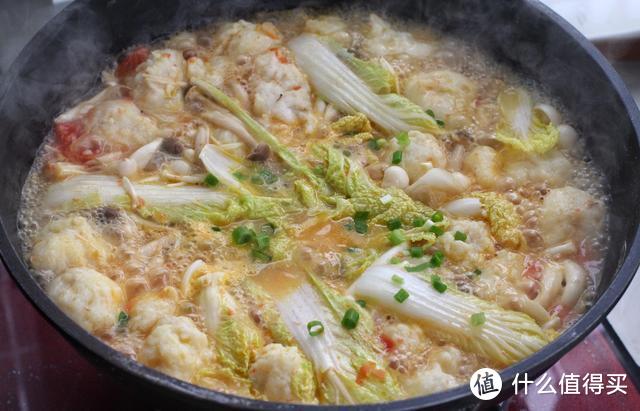 这汤集多种营养为一身，酸辣鲜美、开胃下饭，煮一锅吃了个精光！