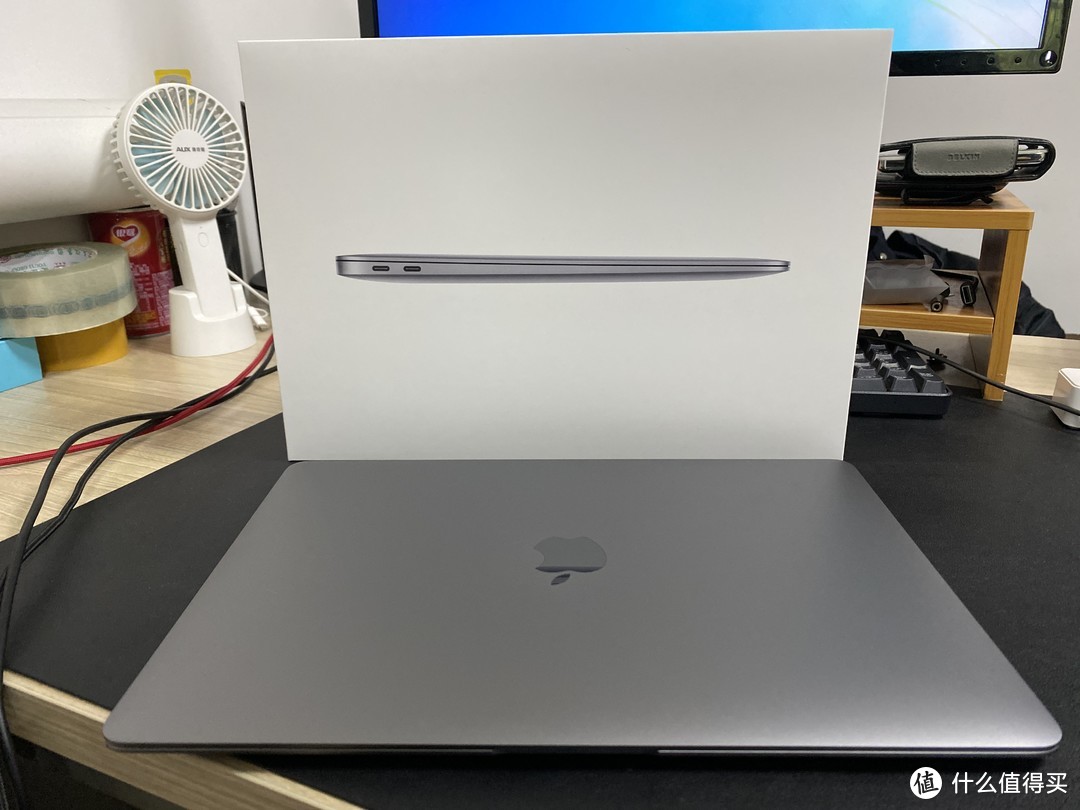 2020款MacBook Air 深空灰简单开箱与iPad Pro对比感受