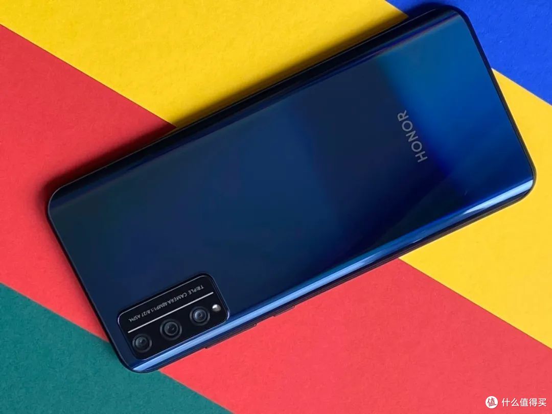 荣耀play4t pro上手试玩:神u加持的酷玩手机,果然a爆了!