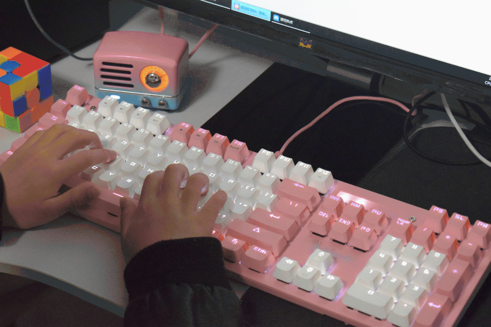 台式电脑DIY必备，女游戏玩家首选，血手幽灵bloody B770粉军键盘上手