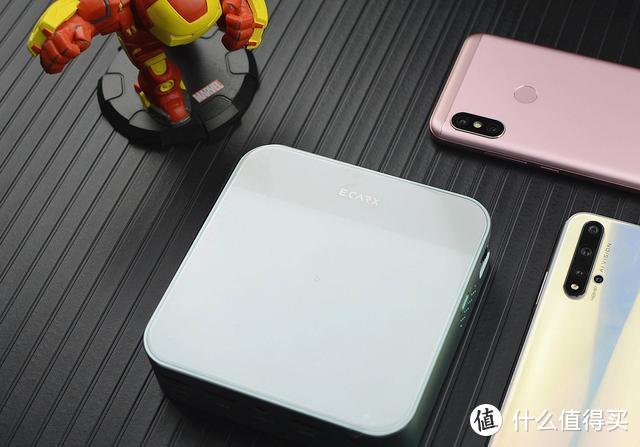 便携投影怎么选？480g支持双频WiFi，薄荷方糖ECARX E2评测