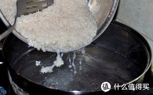 一碗米蒸出两种效果？臻米脱糖电饭煲 体验评测