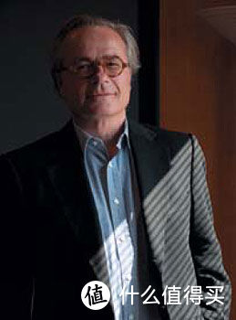 Renaud Vergnette于1981年创立了Triangle。