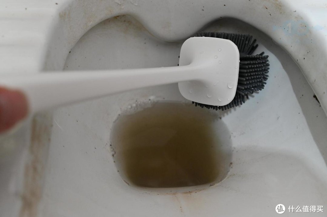 搞定卫生间清洁的最后一步，ROVO杀菌消毒马桶刷体验