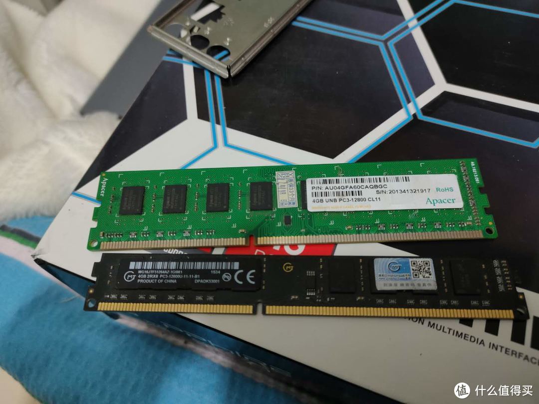 家里翻到的两条DDR3 1600 4G的杂牌条