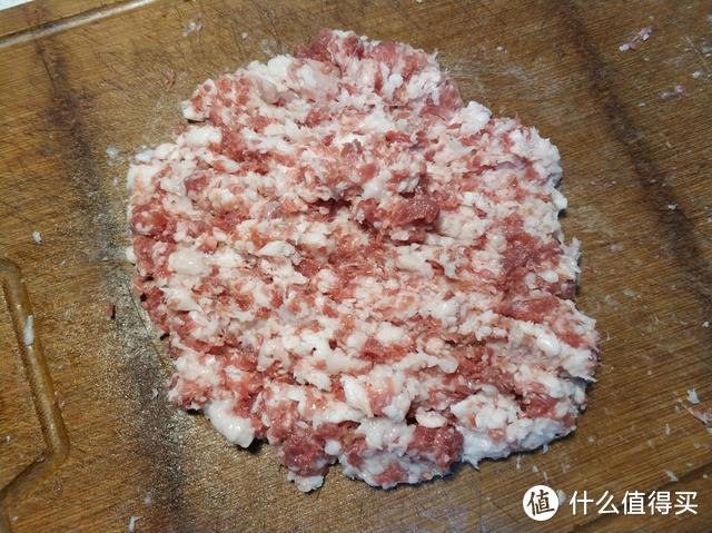 做羊肉馅饺子，调料别乱放，只需这几味就够了，馅料鲜美无膻味