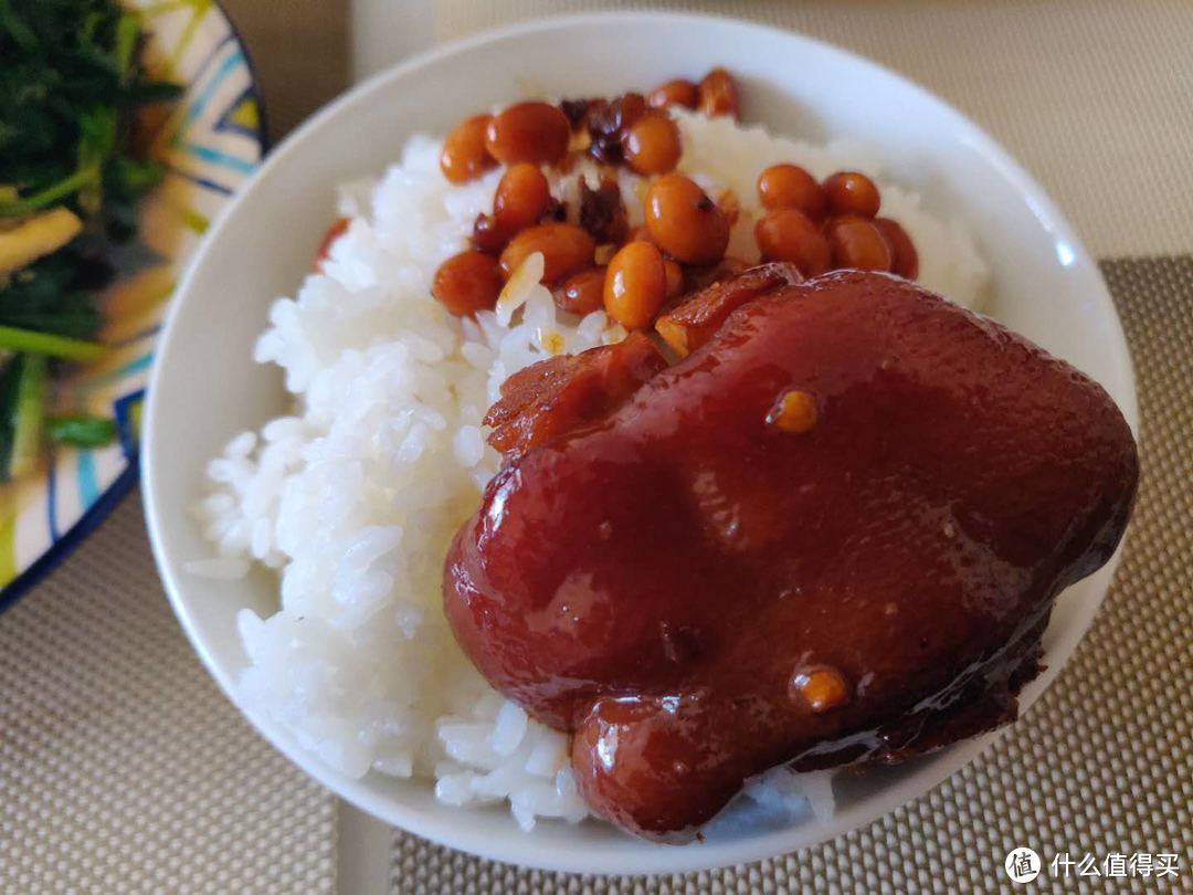 小米有品推出蒸汽电饭煲，比普通电饭煲蒸饭快一倍，口感Q弹美味