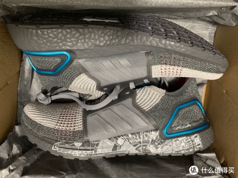 2020年入手Ultraboost19，换个配色贵两百也值！