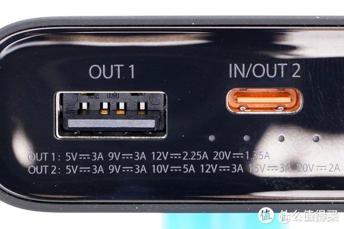 借用超级闪充的图片，USB-A内部弹片上方有倒置的“MI”logo，假货没有