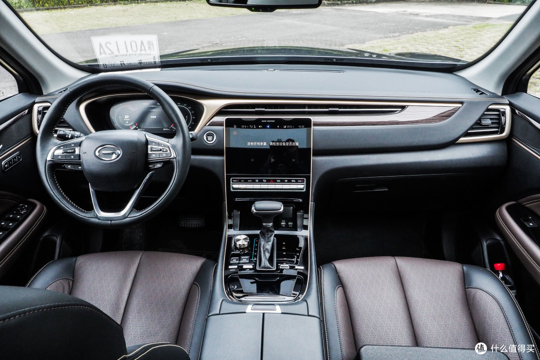 新一代传祺gs5的内饰相比于上一代有了翻天覆地的变化,内饰设计整体