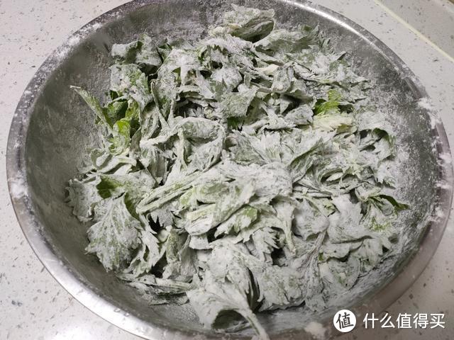 芹菜叶子是个宝，加面粉一拌，上锅一蒸，上桌就被抢光