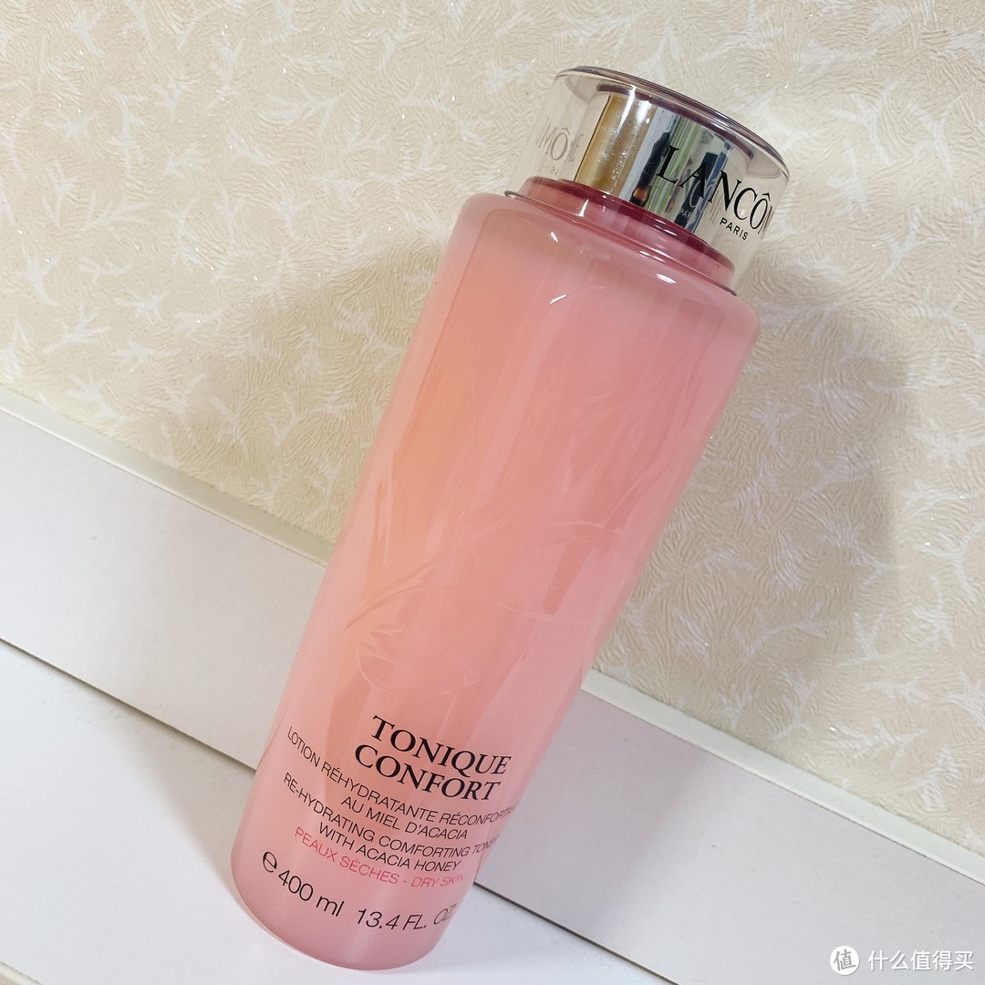 粉红的瓶身，浓稠的质地，带来干爽的使用感——记录奥买家兰蔻粉水购物之旅