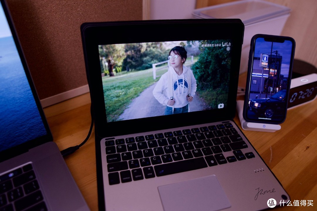 为MacBook选择副显示器设备到底选便携显示器还是iPad更好？