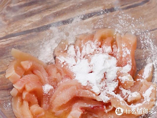 椒麻鸡丝，简单家常做法，鸡胸肉就可以做的鲜嫩好吃椒麻下饭