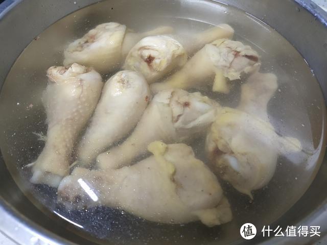在家做卤鸡腿，掌握几个小技巧，鸡腿不破皮，又香又入味