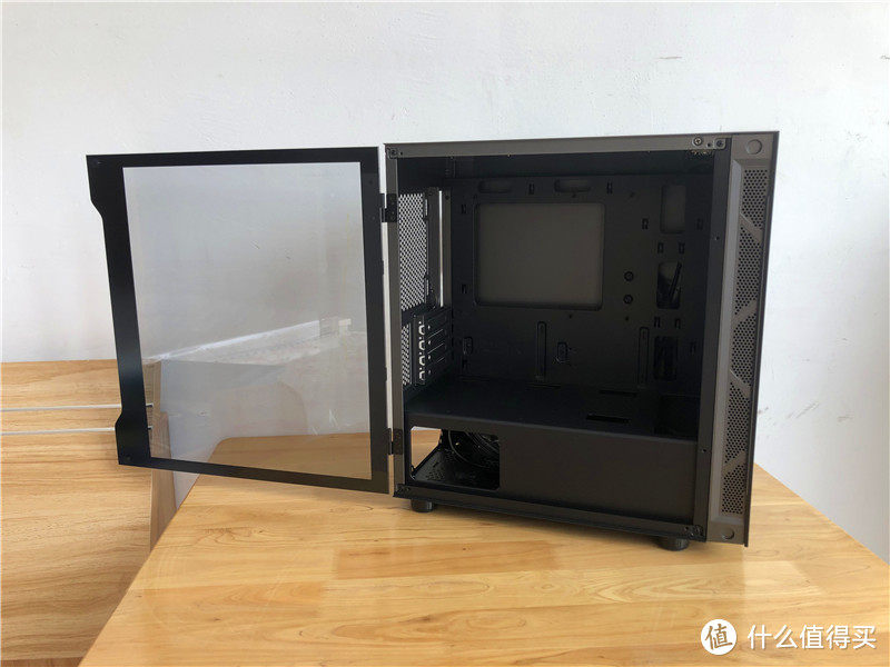 专为MATX主板设计的MINI机箱-Tt（Thermaltake）启航者A3