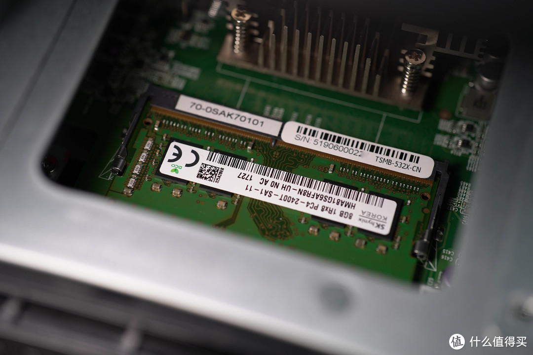 默认内存DDR4 2400-2G，直接换成原来笔记本替下来的8G