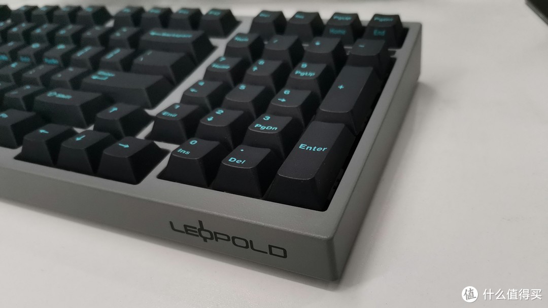 出道即巅峰？Leopold980暗礁极星-灰轴首发及大厂键盘横评