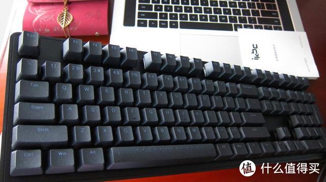Cherry樱桃R300黑色青轴，年轻人的第一把机械键盘，性价比超高！