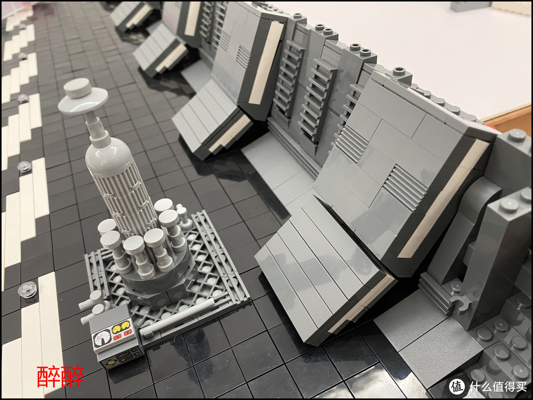 【MOC】Docking Bay（千年隼停机坪）醉测评