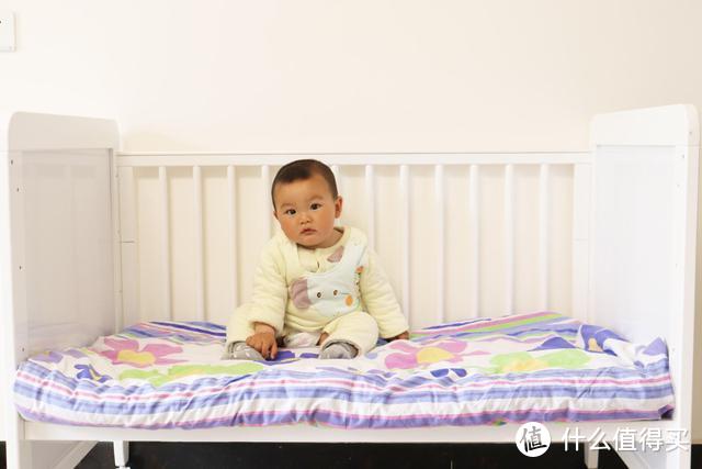 可以让孩子从婴儿使用到上学的好物件，贝影随行百变婴儿床