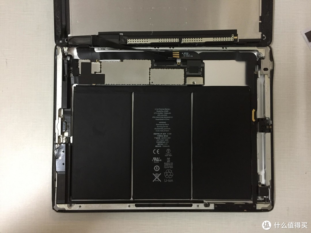 老旧IPAD4更换电池过程