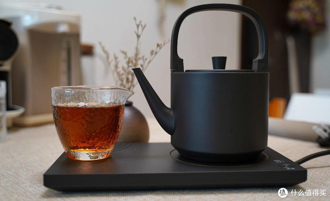坐下来，煮上一盏茶，小坐恒温电热水壶体验。