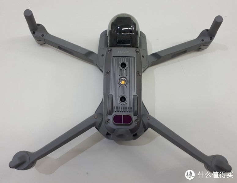 先简单说说至今为止最聪明的无人机——大疆Mavic Air 2的畅飞套装吧