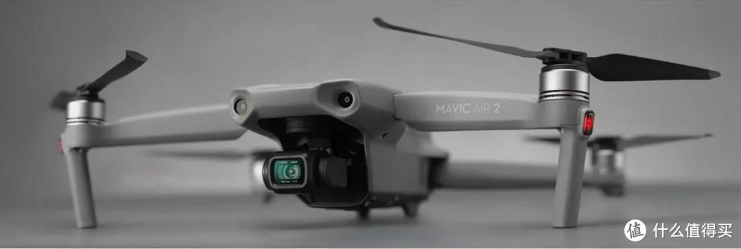 先简单说说至今为止最聪明的无人机——大疆Mavic Air 2的畅飞套装吧