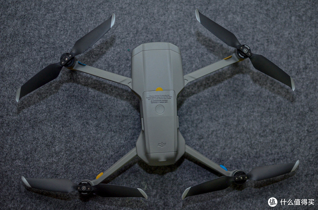 先简单说说至今为止最聪明的无人机——大疆Mavic Air 2的畅飞套装吧