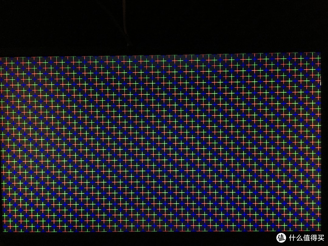 879灵蛇4K显示器让我明白了五彩斑斓的黑