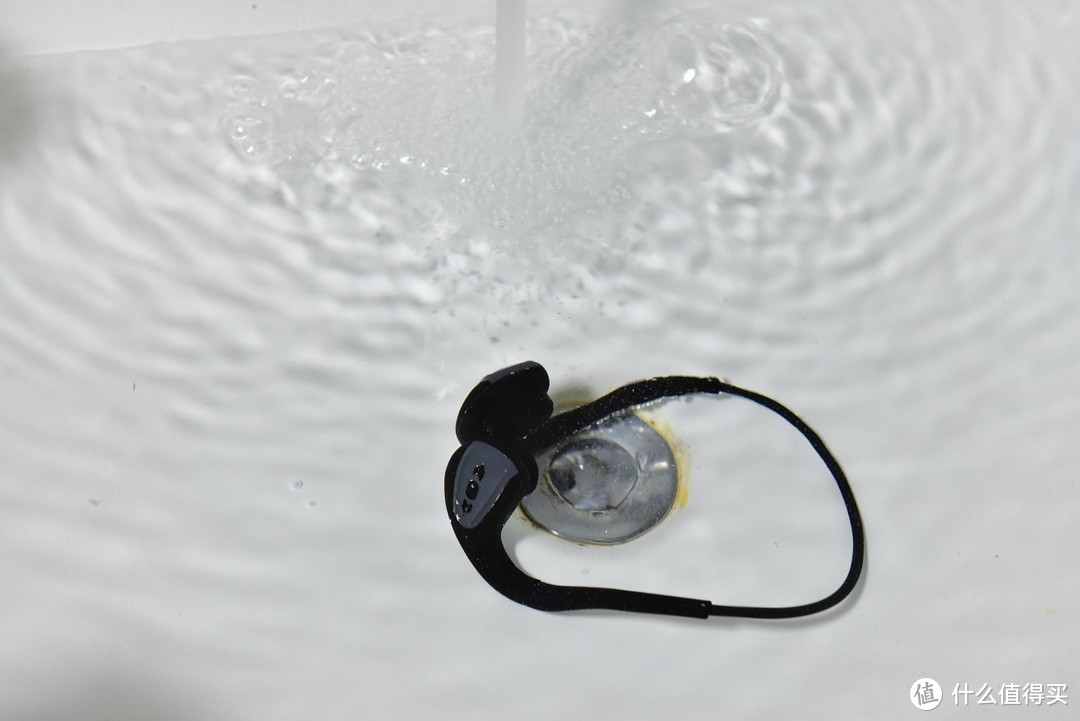 自带MP3可深度浸水，essonio骨传导耳机评测
