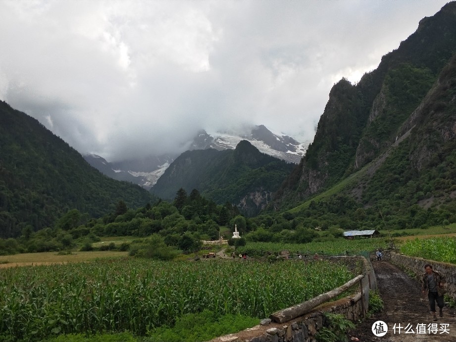 上雨崩出去冰湖路上