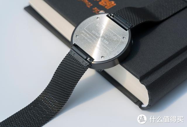 手腕上的石英表，ULTRATIM 003简约的单针手表