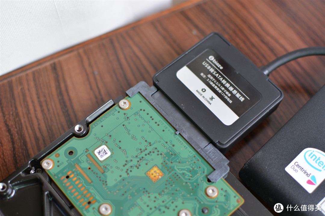 旧硬盘的数据终于可以导出来了，毕亚兹USB转SATA转换器显身手