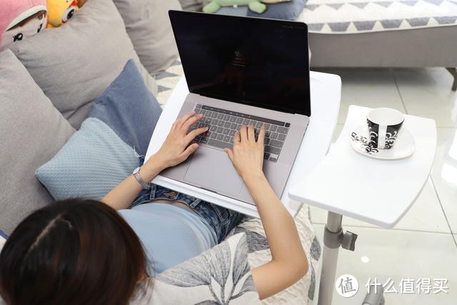 为2万元的MacBook Pro配个桌，笔记本电脑升降桌安装及使用体验