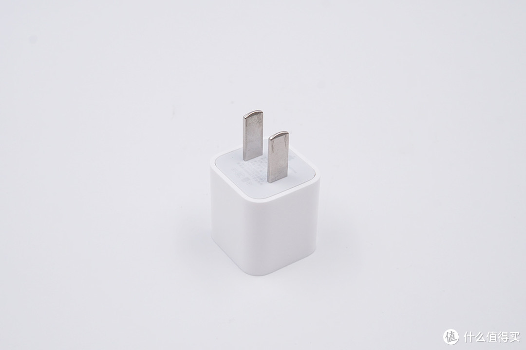 拆解报告：Apple苹果新款iPhone SE原装5W充电器