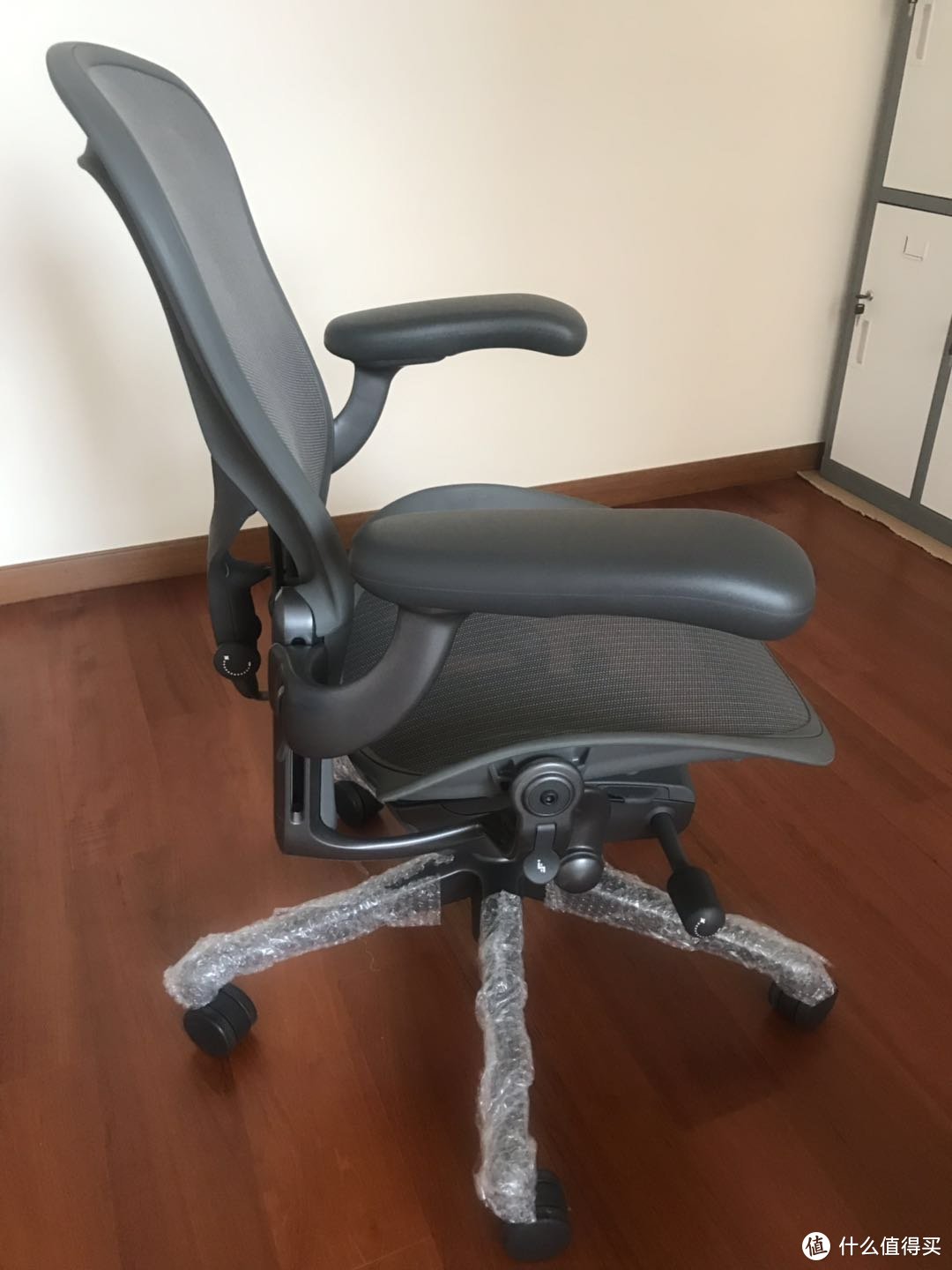 “世界上最舒适安全座椅”—Herman Miller 赫曼米勒Aeron